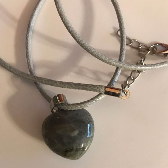 Labradolite gray heart stone crystal pendant on gray cord chain necklace - Picture 2 of 3